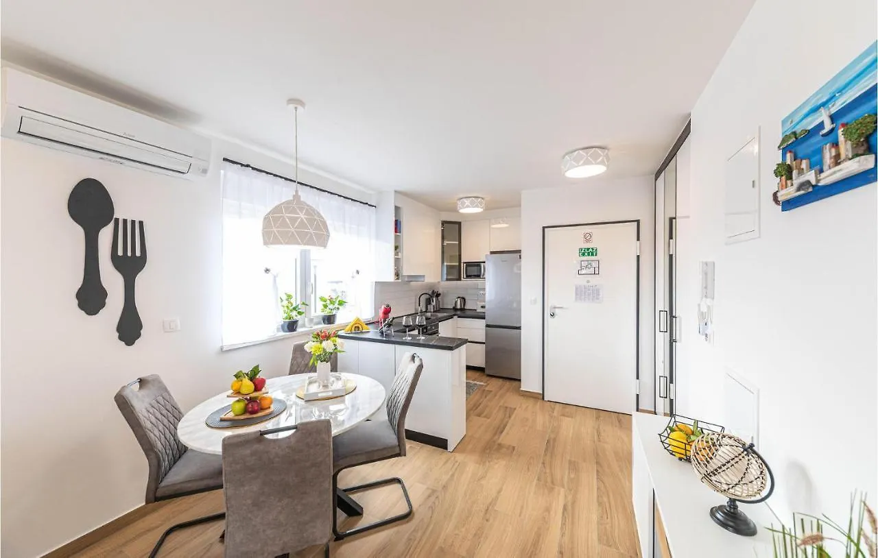 2 Bedroom Nice Apartment In Trogir Croatie