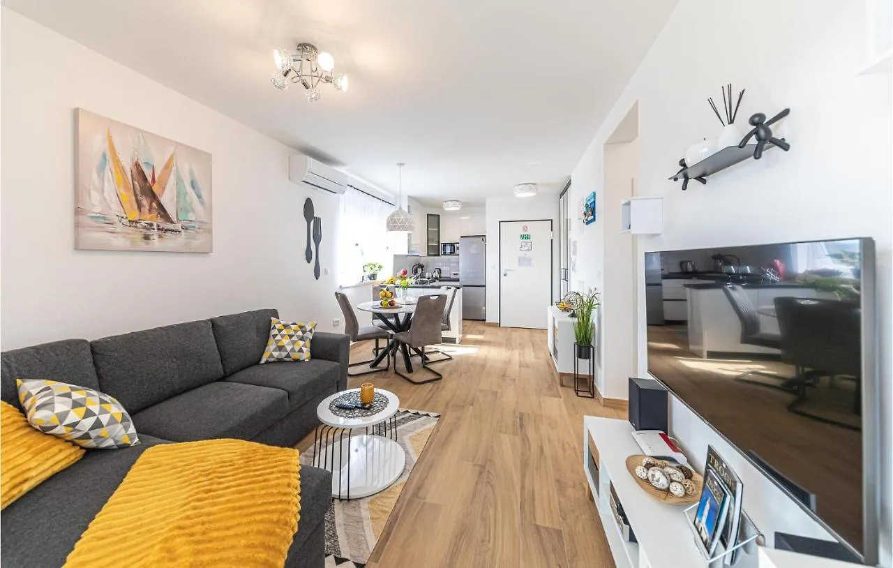 2 Bedroom Nice Apartment In Trogir
