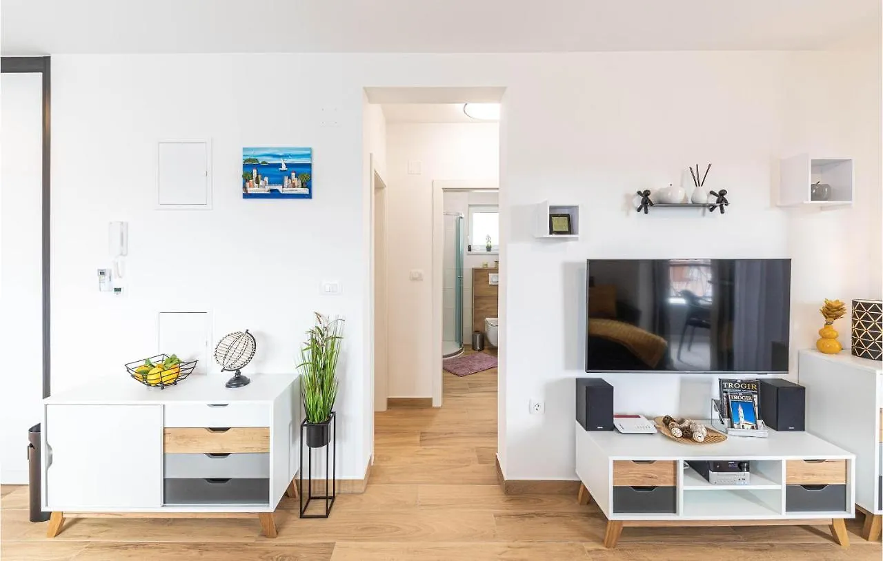 2 Bedroom Nice Apartment In Trogir
