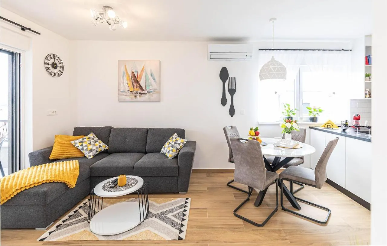 2 Bedroom Nice Apartment In Trogir 0*,  Croatie