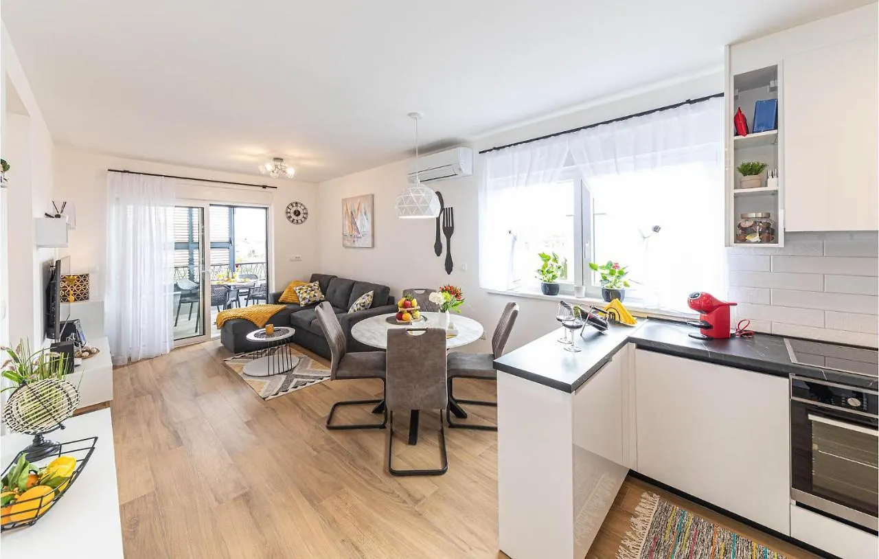 2 Bedroom Nice Apartment In Trogir