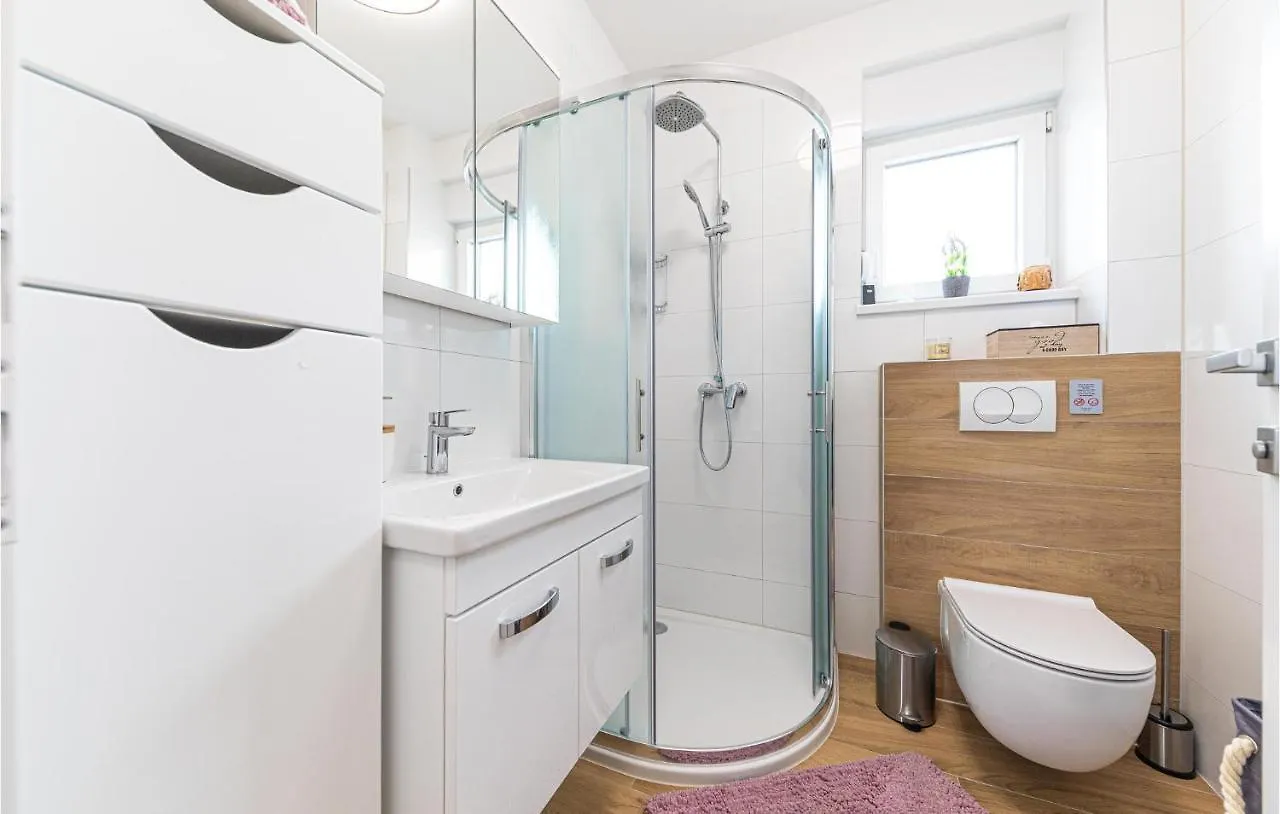 2 Bedroom Nice Apartment In Trogir